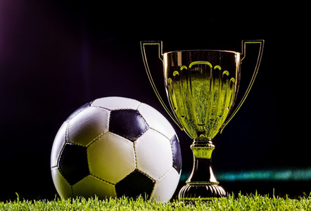 利物浦通过 利物浦通过