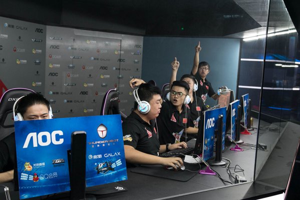 攻势压制对 攻势压制对